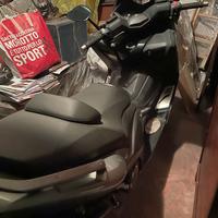 T MAX MOTORE nuovo a km  102.000
