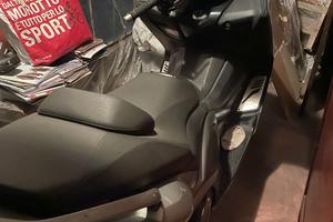 T MAX MOTORE nuovo a km  102.000