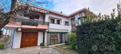 Casa singola con due appartamenti