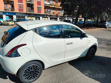 Lancia Ypsilon 1.2 69cv