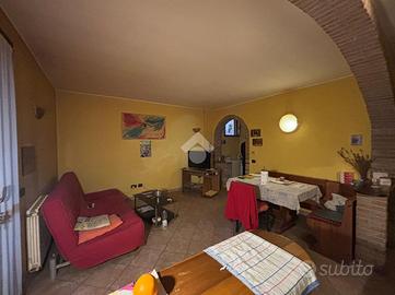 2 LOCALI A RONCOFERRARO