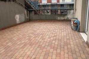 Ampio con terrazzo in via martiri