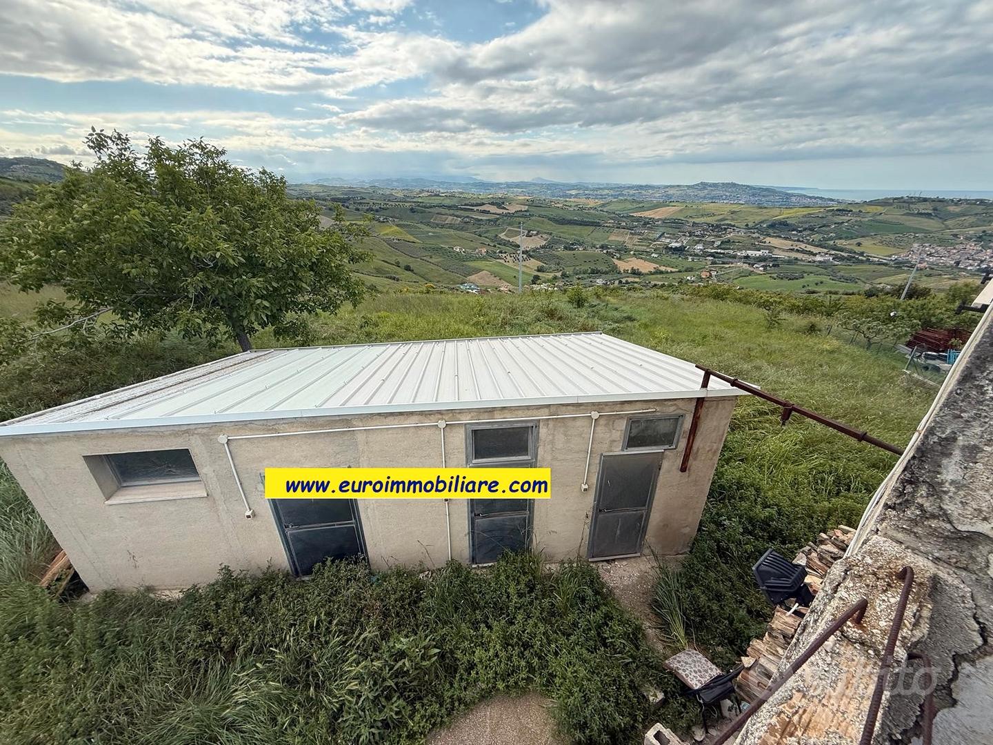 2 fabbricati vista mare e terreni oltre 3 ettari - Altro