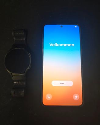 Samsung Galaxy S22 256GB + Galaxy Watch 4 44mm