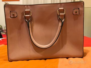 Borsa pratica con maniglie