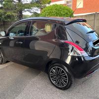 LANCIA Y ELEFANTINO