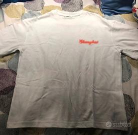 maglietta bianca con stampa arancione