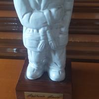 Statuetta il paziente anziano. 