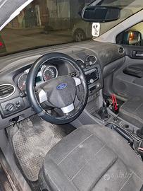 ford focus 1.6 anno 2009 marciante