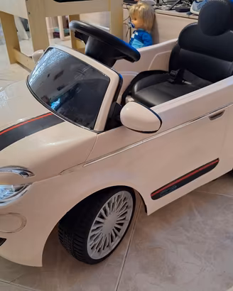 Macchina 500 elettrica con telecomando 