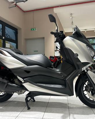 Yamaha X-Max 300
