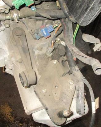 CAMBIO PEUGEOT 106 1.1 B 2001 HFX 5 M