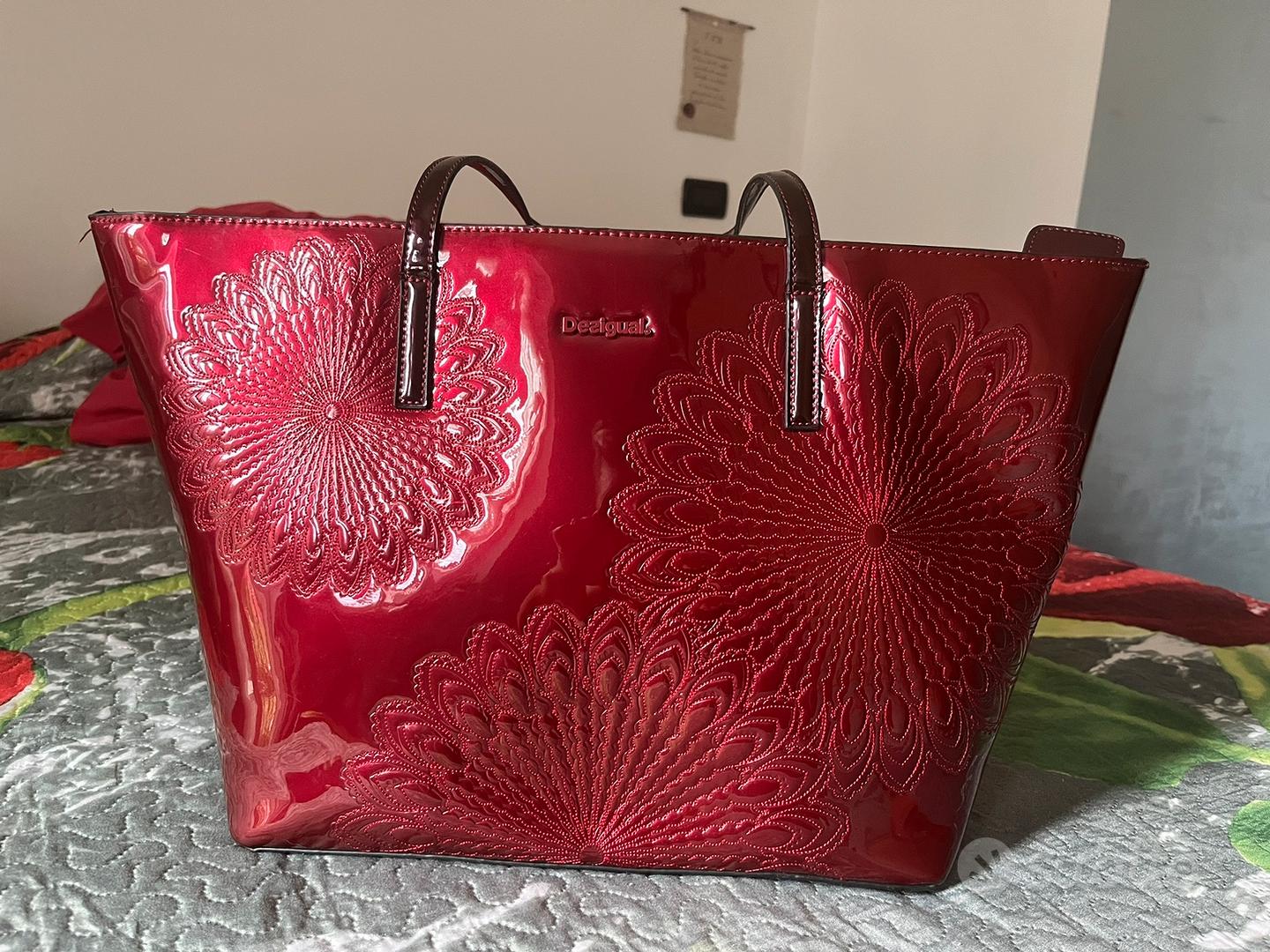 Borsa desigual nera hot sale e rossa