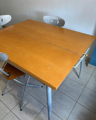 Tavolo cucina e sedie