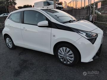 Toyota Aygo Connect 1.0 VVT-i 72 CV 5 porte x-play