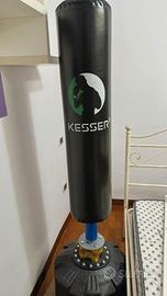 sacco da kick boxe con base da riempire Kesser