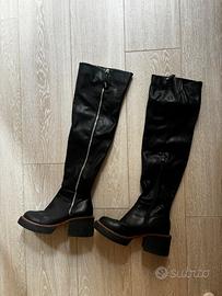 Stivali da donna sipra il ginocchio