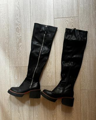 Stivali da donna sipra il ginocchio