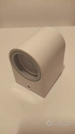 Applique bianca da parete. 