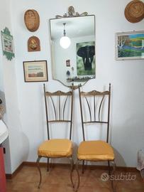 Specchio e sedie