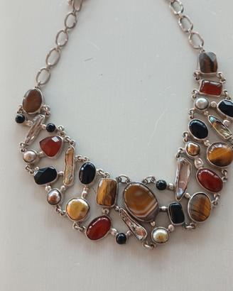 Collana a bavaglio.