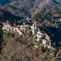 Casa di paese da rimoder. sulle colline lucchesi