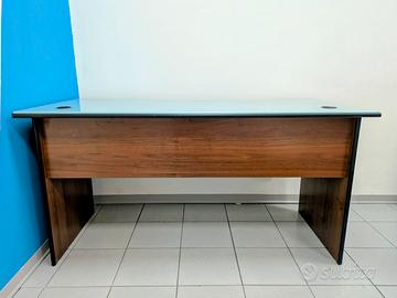 Scrivania direzionale ufficio con piano in vetro