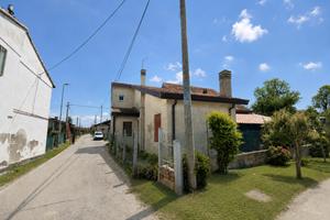 Villetta a schiera di Testa con cortile