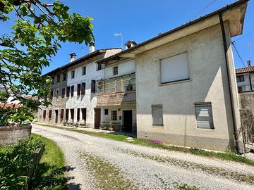 CASA IN CORTE CON GRANDE POTENZIALE E TRANQUILL...