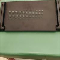 Porta PC nero regolabile.