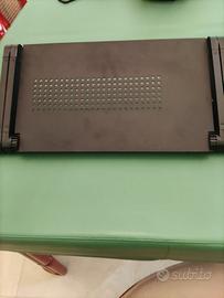 Porta PC nero regolabile.