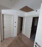 Porte qualità pronte Spissu finestre persiane posa