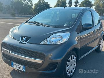 Peugeot 100