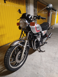 Yamaha xj 550