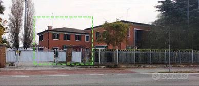 Immobile in asta di 556 m² con 5 locali e box auto