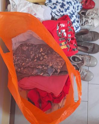 vestiti 30-36 mesi bimba a Stock con OMAGGIO