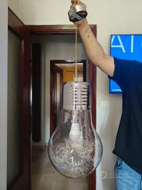 Lampadario a forma di lampadina