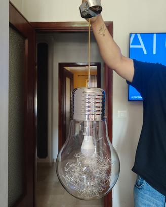 Lampadario a forma di lampadina