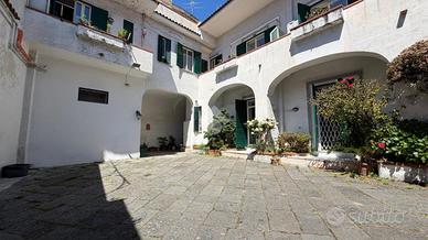 CASA SEMINDIPENDENTE A FRATTAMAGGIORE