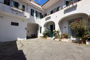 CASA SEMINDIPENDENTE A FRATTAMAGGIORE
