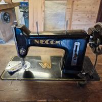 Macchina da cucire vintage  Necchi