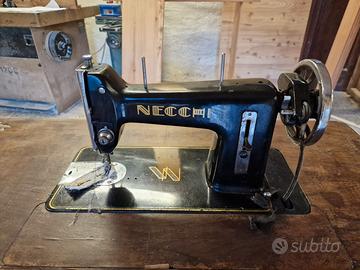 Macchina da cucire vintage  Necchi
