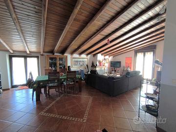 Luminoso attico 6 vani 145mq ristrutturato