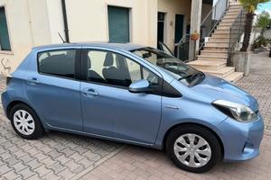 Toyota Yaris Hybrid 2013