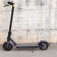 Monopattino Elettrico Xiaomi Mi Essential