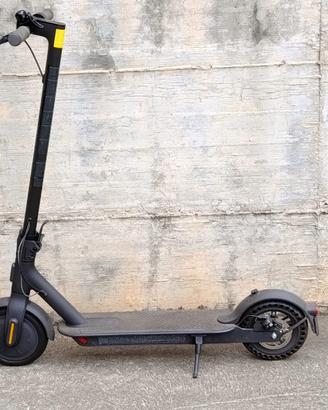 Monopattino Elettrico Xiaomi Mi Essential