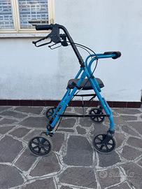 Deambulatore ripiegabile con altezza regolabile