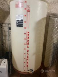 Botte in acciaio, filtro e diraspatrice