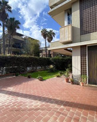 Villa di 300 m² con più di 5 locali e box auto dop