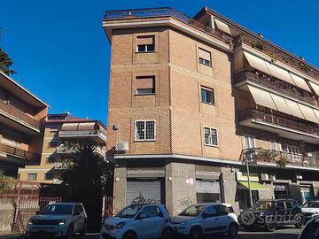 PORTUENSE - Locale commerciale con due vetrine